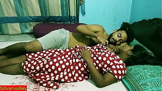 Indian teen couple viral hot mating video!! Neighbourhood pub girl vs smart teen boy uncompromised mating