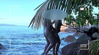voyeur spy scanty couple having making love on public beach - projectfiundiary